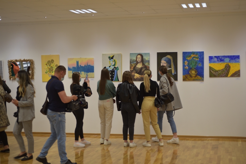 FOTO: Svečano otvorena galerija Visoke škole “Logos centar” u Mostaru