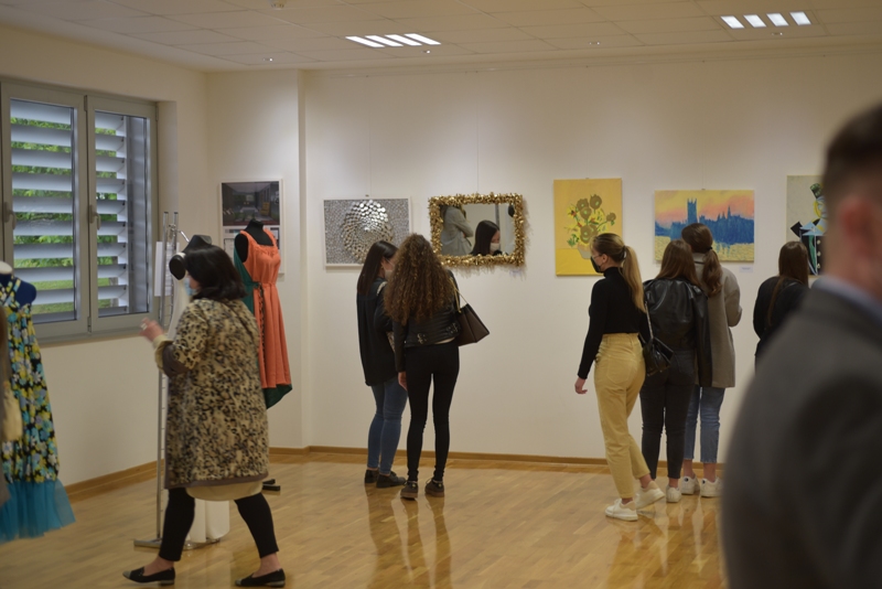 FOTO: Svečano otvorena galerija Visoke škole “Logos centar” u Mostaru