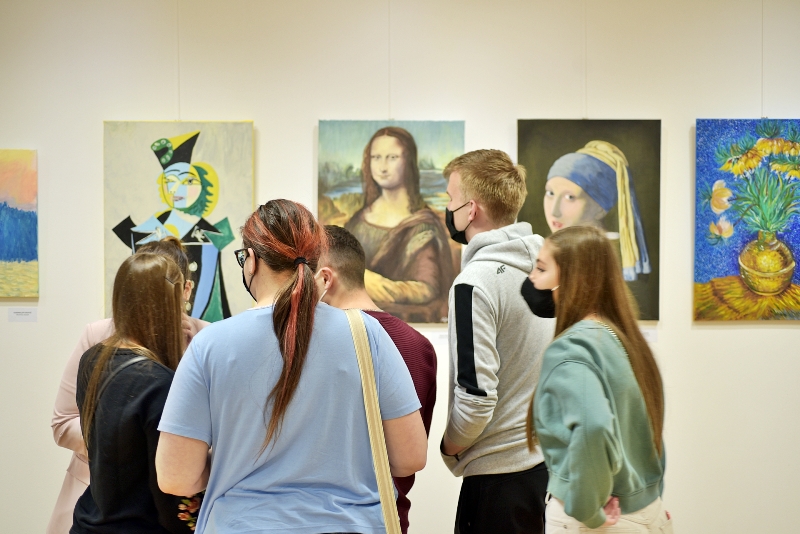 FOTO: Svečano otvorena galerija Visoke škole “Logos centar” u Mostaru