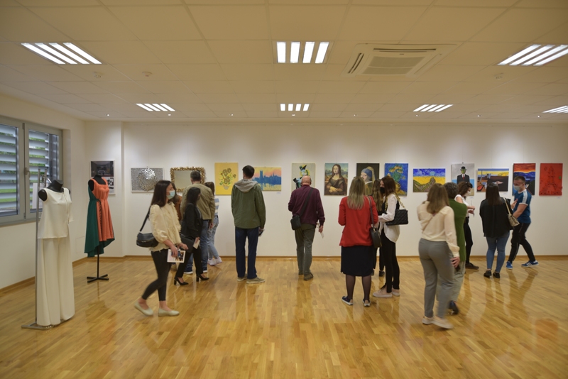 FOTO: Svečano otvorena galerija Visoke škole “Logos centar” u Mostaru