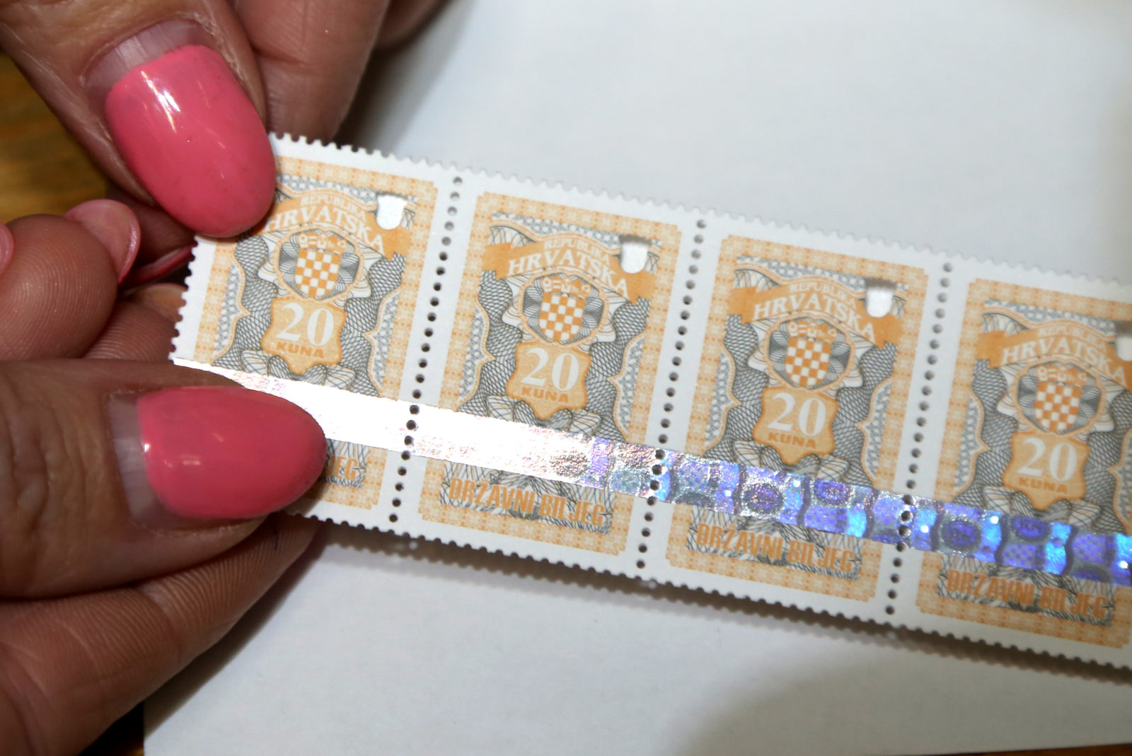 Od sada prilikom izdavanja putovnice nije potrebno kupovati biljege