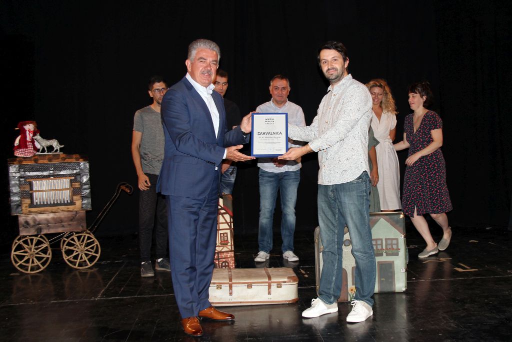 Lutkarsko kazalište Mostar uručilo zahvalnicu predsjedniku Vlade HNŽ-a