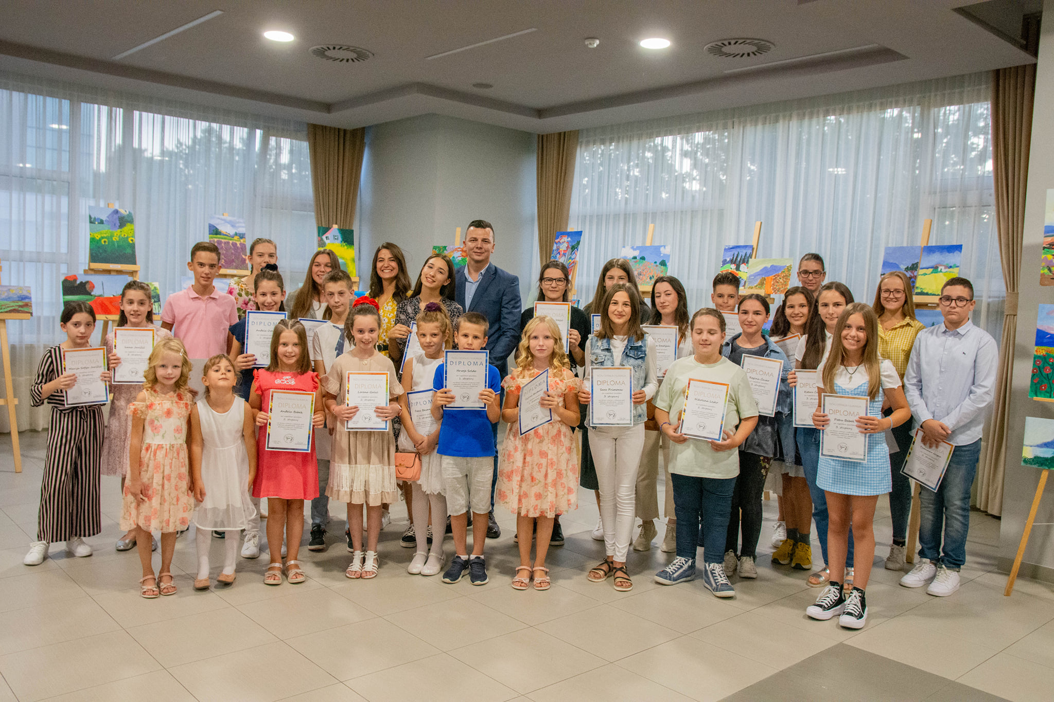 33 polaznika završila tečaj slikanja, u tijeku prijave za novi ciklus