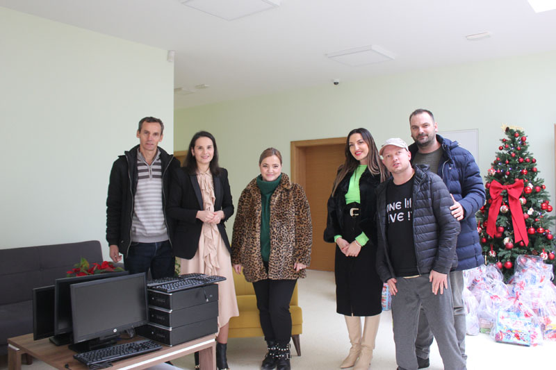 BLAGDANSKO DARIVANJE: HT Eronet obradovao štićenike udruga Susret i Cvijet