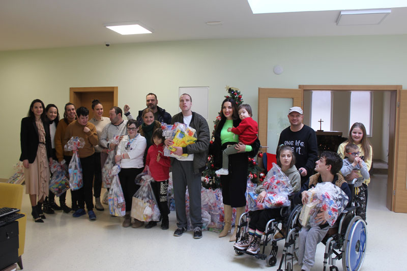 BLAGDANSKO DARIVANJE: HT Eronet obradovao štićenike udruga Susret i Cvijet