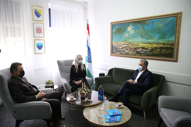 Herceg i Opsenica s voditeljicom covid bolnice