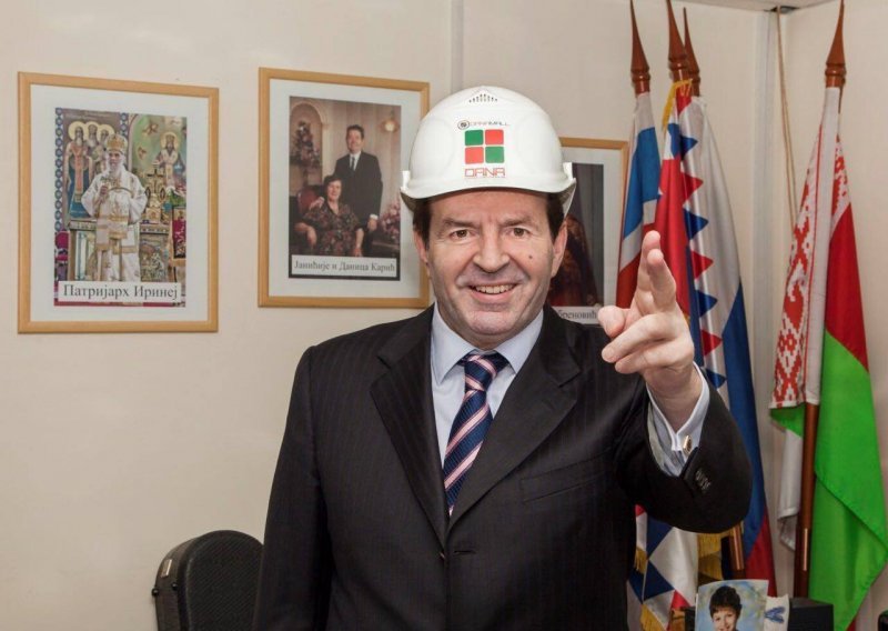 Kad starci prolupaju: U „dokumentima“ želi biti 20 godina mlađi