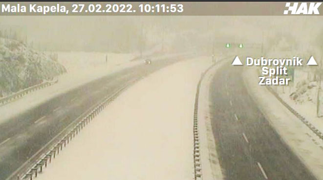 Zimski uvjeti na cestama, na snazi su brojne zabrane za pojedine skupine vozila