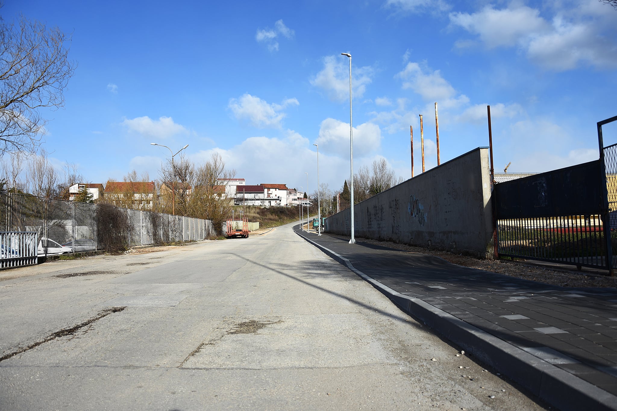 Uređen nogostup na Barama