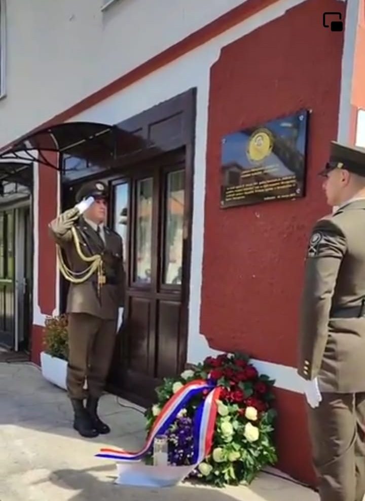 FOTO-VIDEO: Brotnjaci nazočili okrivanju spomen ploče u Valbadonu!