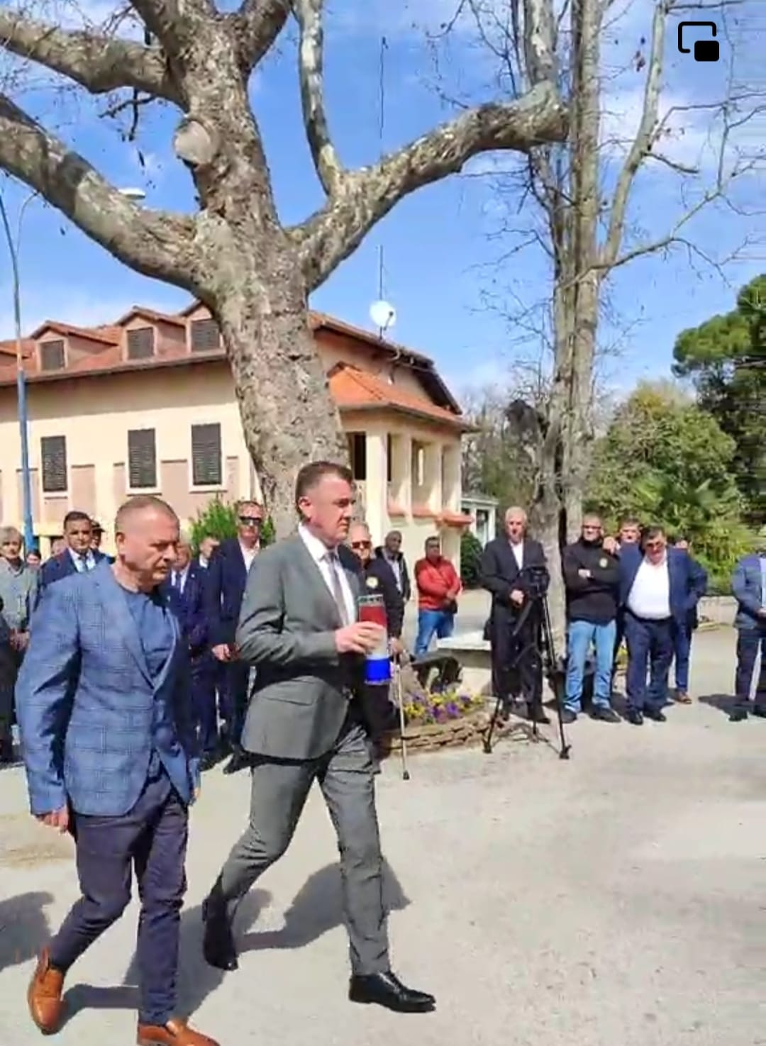 FOTO-VIDEO: Brotnjaci nazočili okrivanju spomen ploče u Valbadonu!