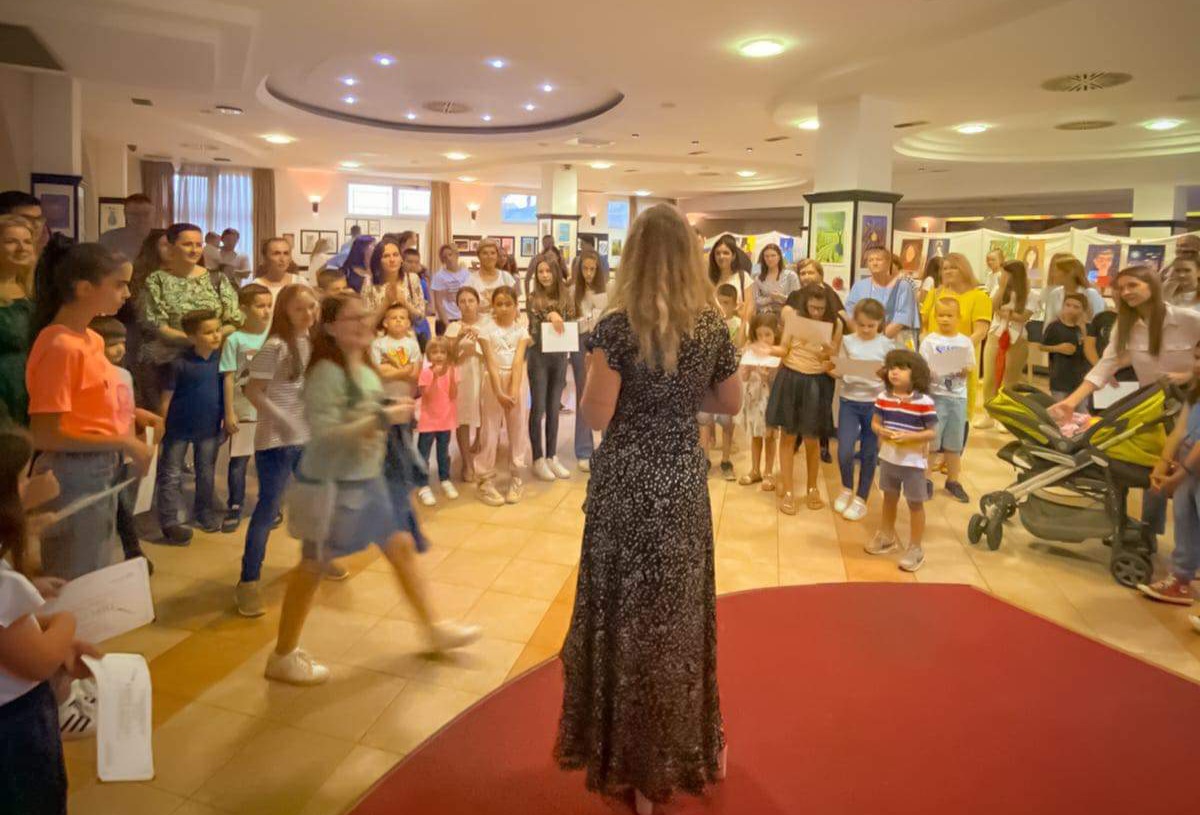 Održana izložba radova polaznika tečaja crtanja i slikanja koji je održan pod vodstvom magistra likovne umjetnosti Megi Kunštek