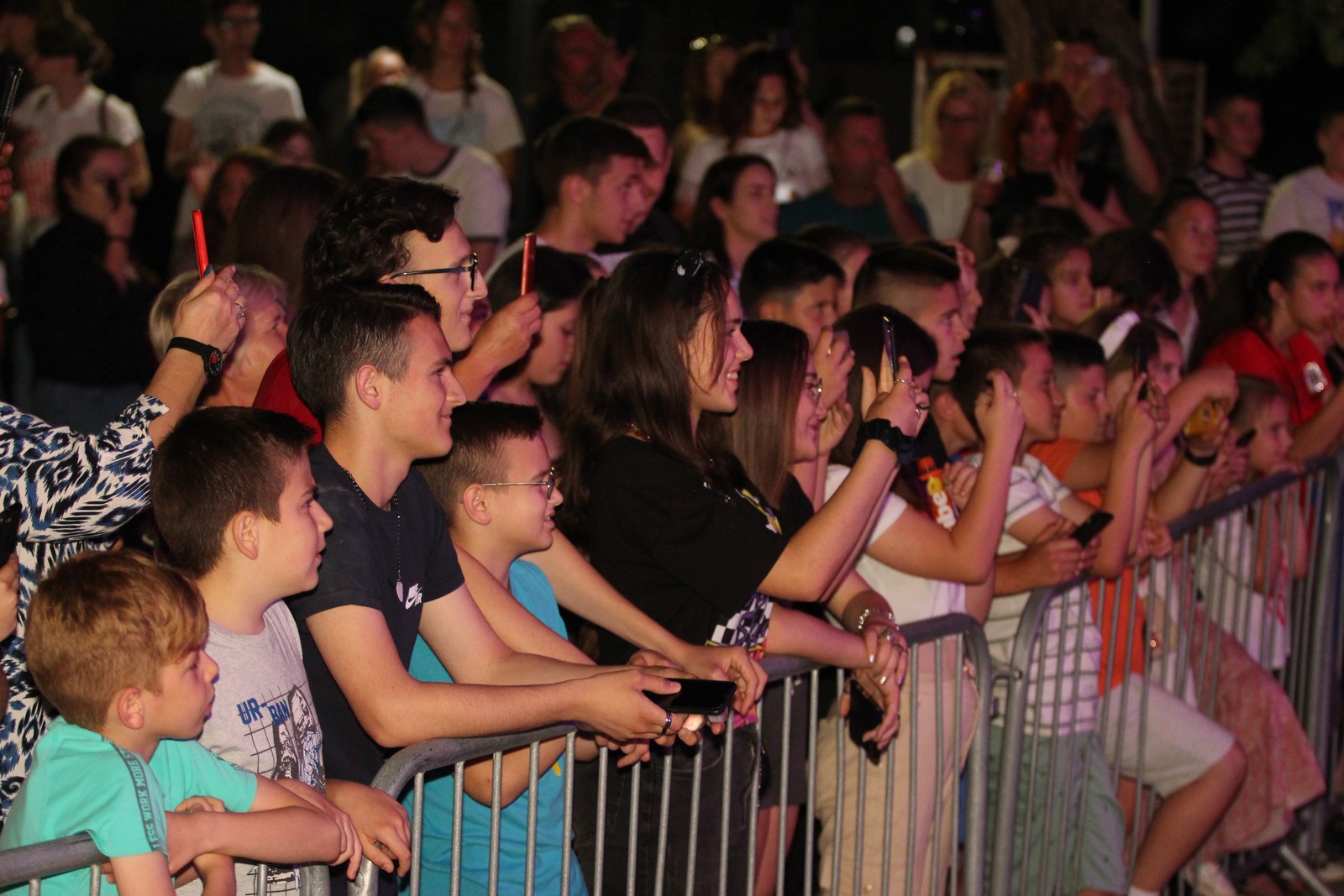 FOTO | Željko Bebek oduševio više stotina posjetitelja na koncertu u Stocu