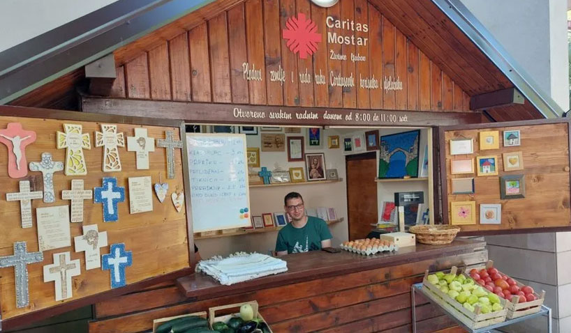 Otvorena Caritasova prodajna kućica: Posjetite ih radnim danom od 08-11 sati