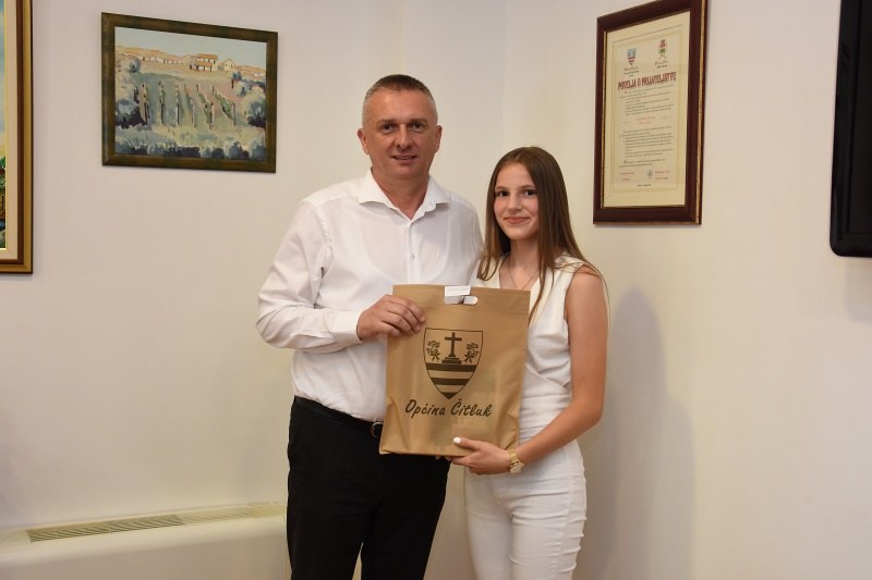 Upriličen prijam za učenice generacije