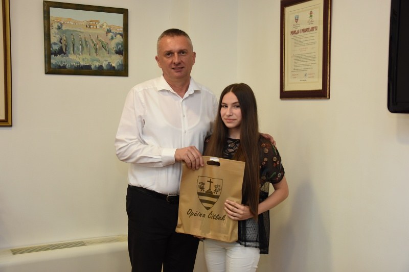 Upriličen prijam za učenice generacije