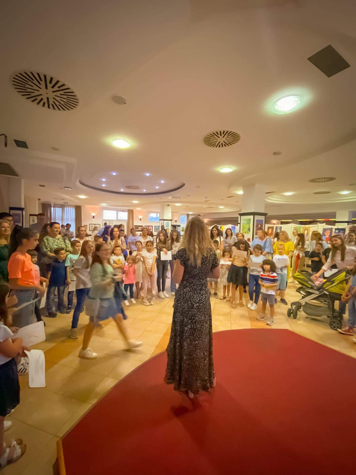 Održana izložba radova polaznika tečaja crtanja i slikanja koji je održan pod vodstvom magistra likovne umjetnosti Megi Kunštek