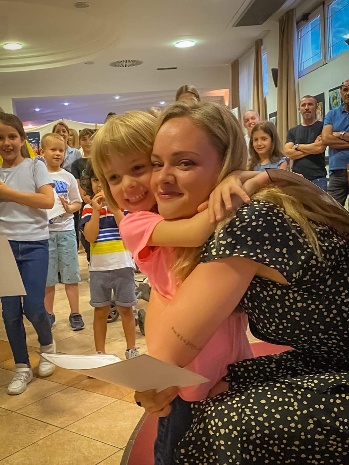 Održana izložba radova polaznika tečaja crtanja i slikanja koji je održan pod vodstvom magistra likovne umjetnosti Megi Kunštek