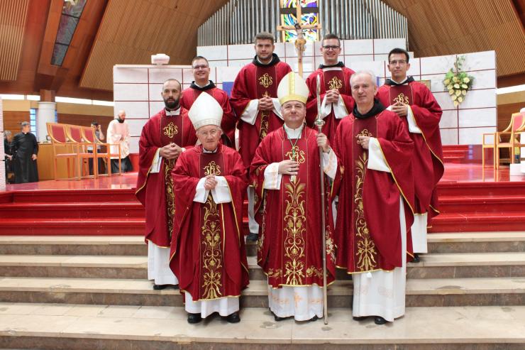 Biskup Palić zaredio pet svećenika, među njima i fra Franju Ćorića iz Čitluka