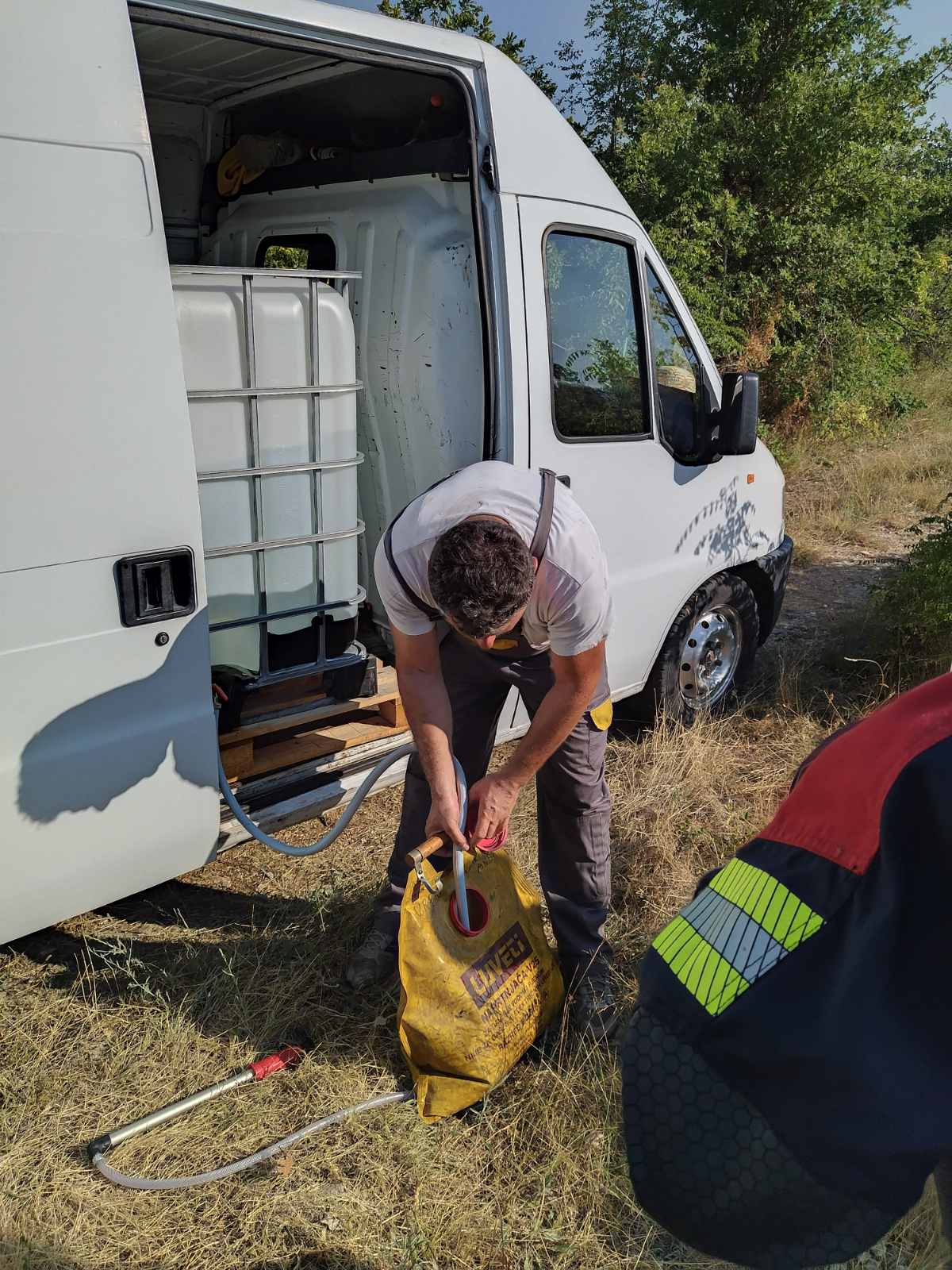 Požar u Blizancima i dalje aktivan