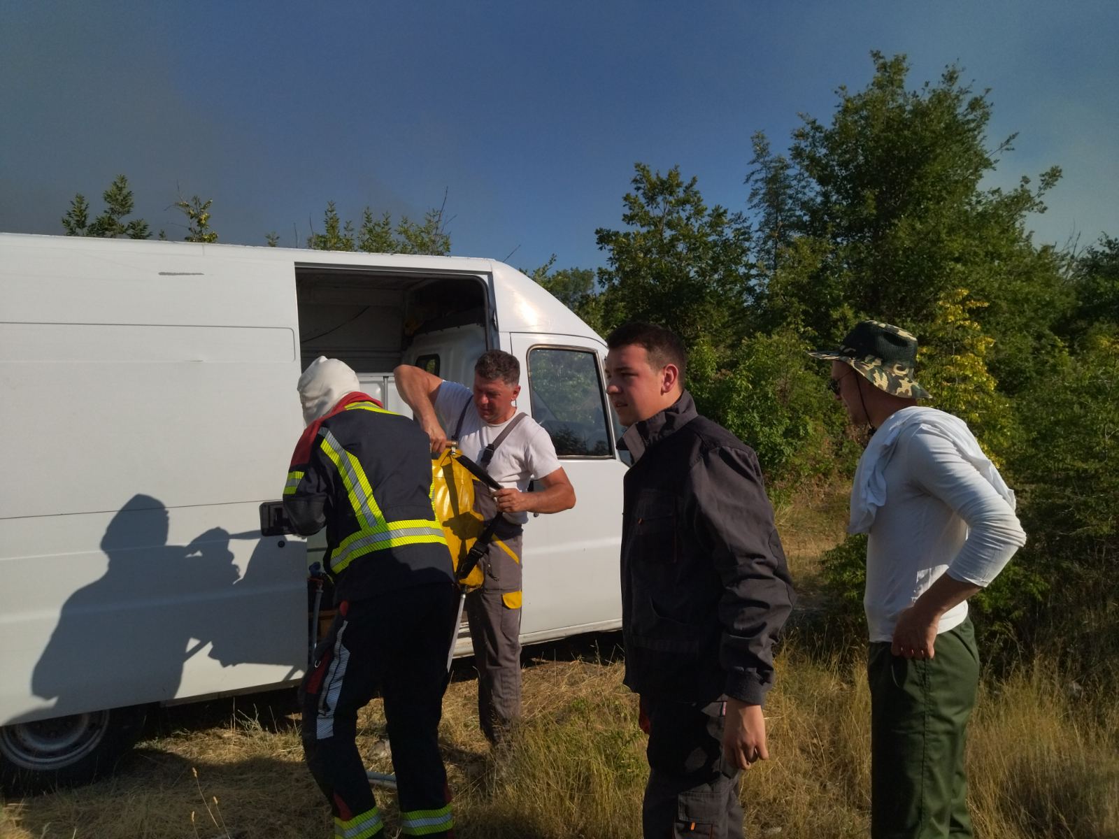 Požar u Blizancima i dalje aktivan