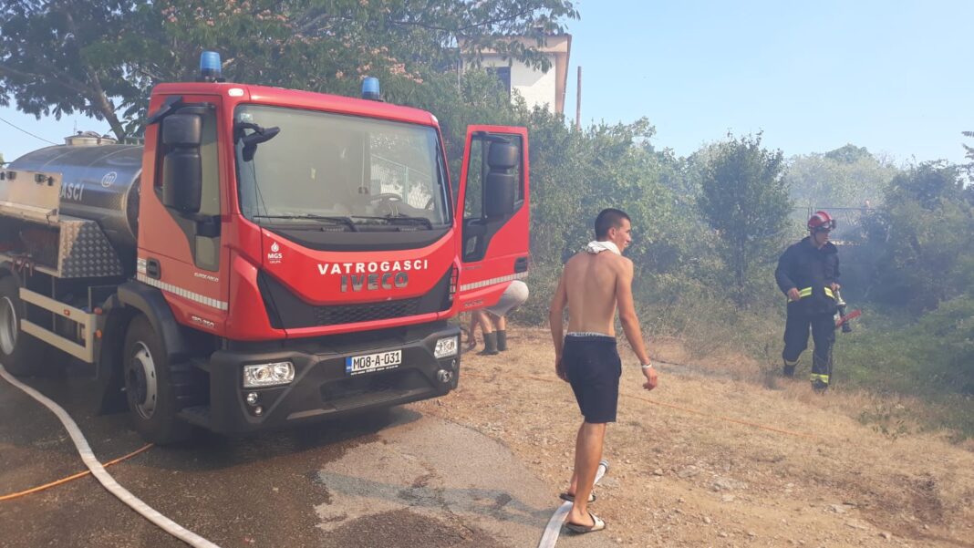 Kuće su obranjene, požar u Čulama stavljen pod kontrolu