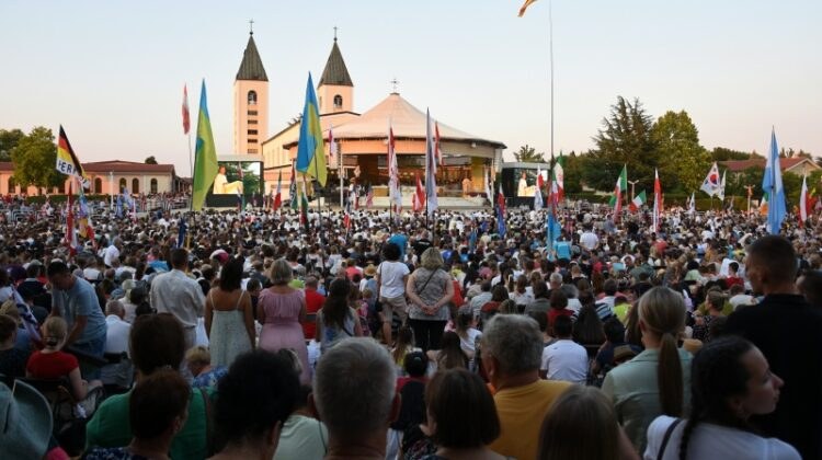 Nadbiskup Aldo Cavalli zahvalio fra Marinku Šakoti na svemu učinjenom