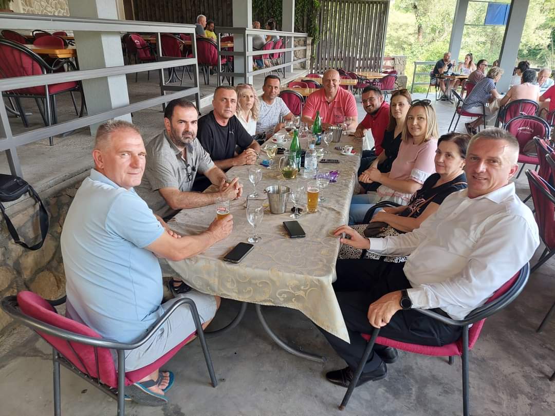 Udruga “Susret” organizirala druženje povodom odlaska fra Gorana Azinovića na novu dužnost