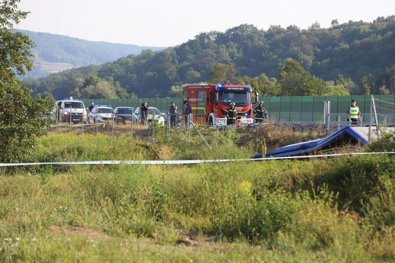 Autobus sletio s ceste: 12 putnika poginulo, više od 30 ozlijeđeno