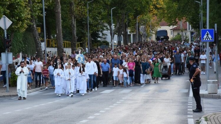 Na uočnicu Velike Gospe održana procesija s Gospinim kipom