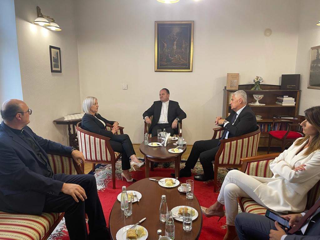 Borjana Krišto na prijemu kod biskupa mostarsko-duvanjskog mons. Petra Palića