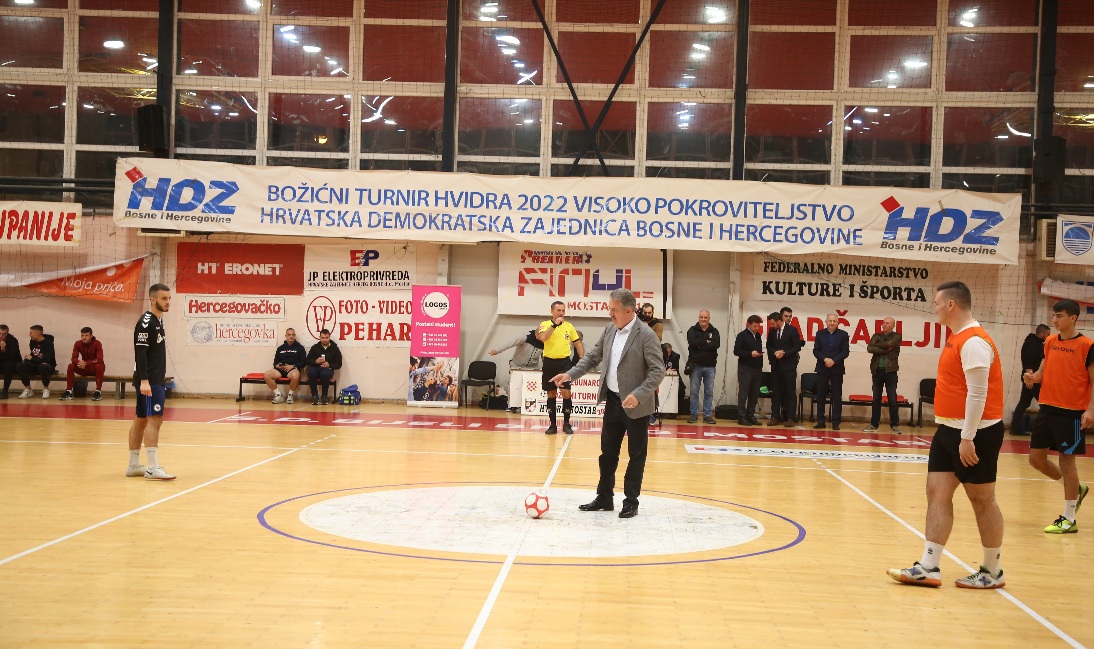 Počeo tradicionalni 28.  Međunarodni božićni malonogometni turnir ”Hvidra Mostar 2022″