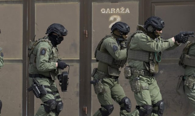 Uhićena dvojica naoružanih ‘reketara‘ iz BiH, u poslu ih omeli specijalaci iz ATJ Lučko