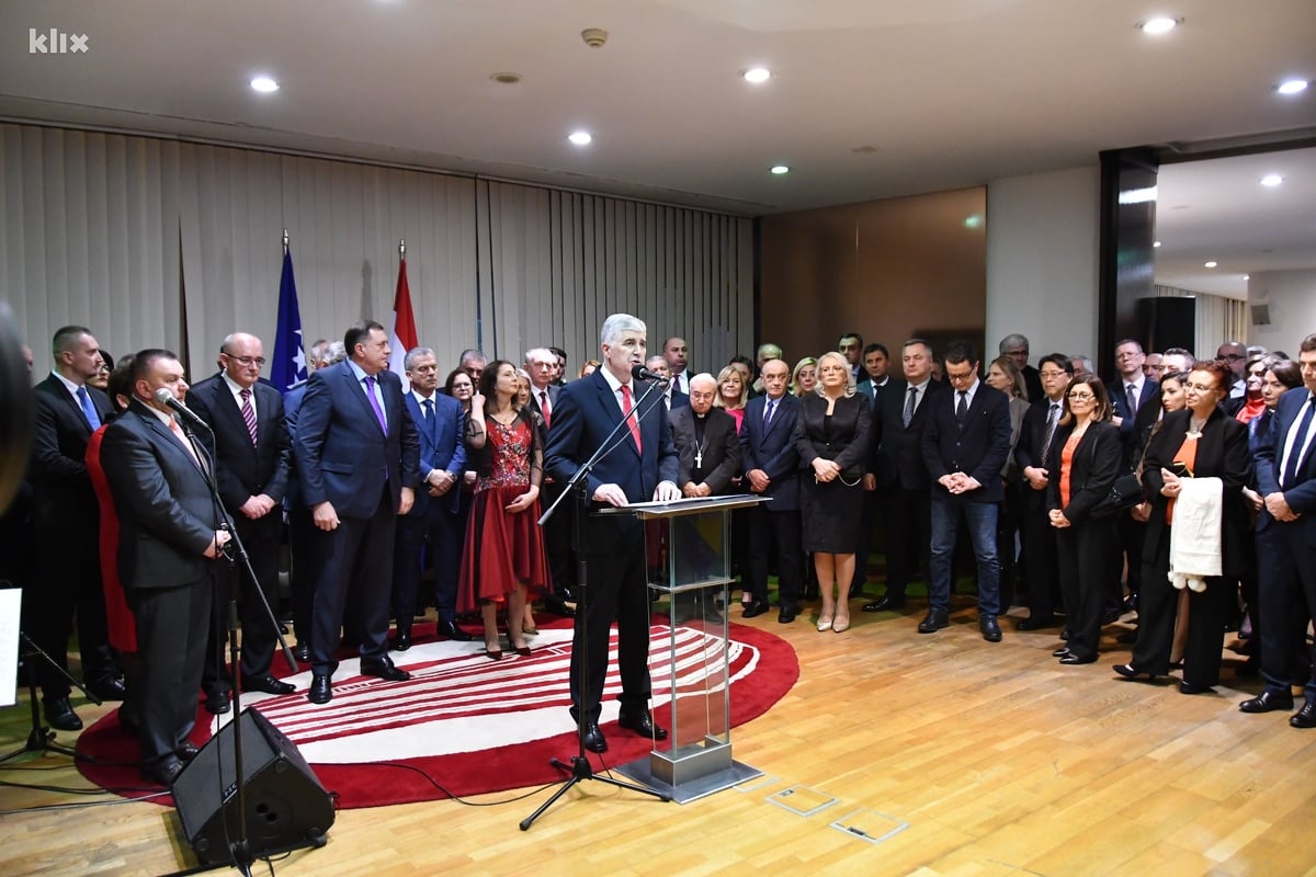 HDZ, SNSD i Osmorka potpisuju koaliciju, proslava na Božićnom prijemu kod Čovića