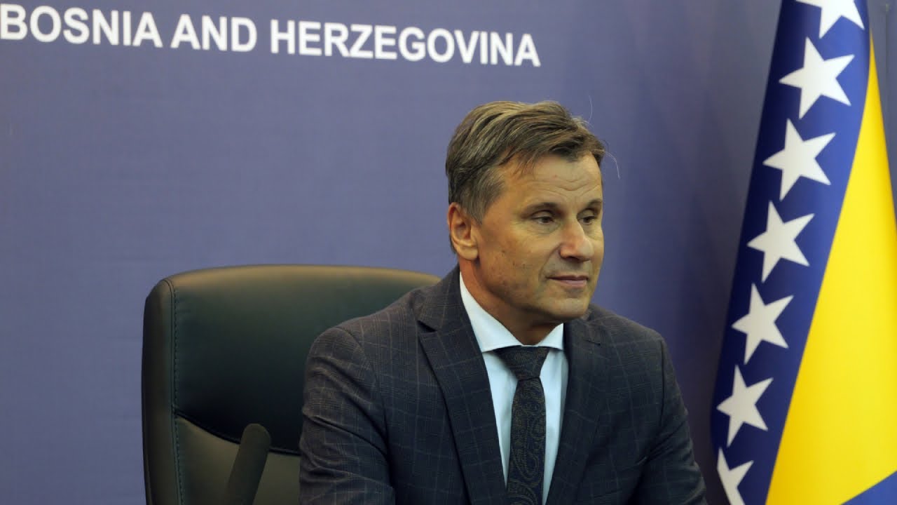 Fadil na odlasku povećao plaće policijskih službenika, te zaposlenika državne službe, sudske vlasti i javnih ustanova u FBiH