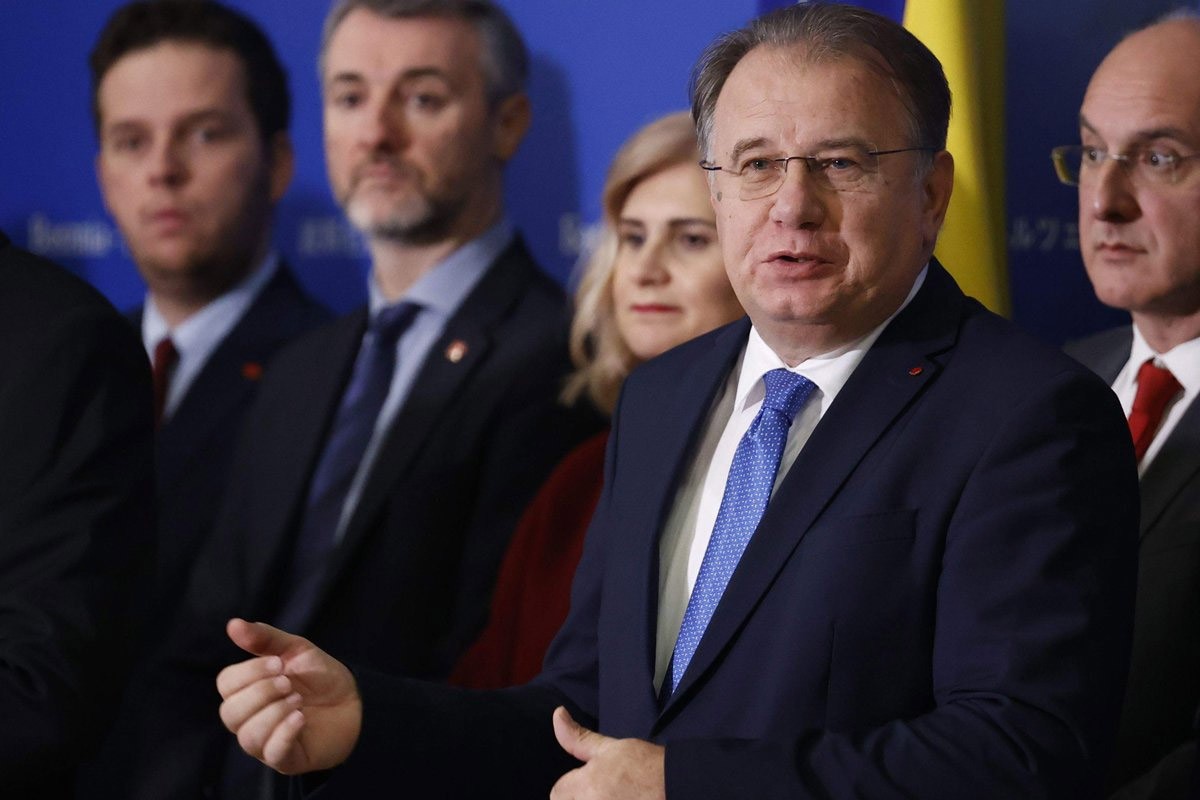 Osmorka se džaba češljala, Izetbegović i Komšić imaju 13 izaslanika u Domu naroda