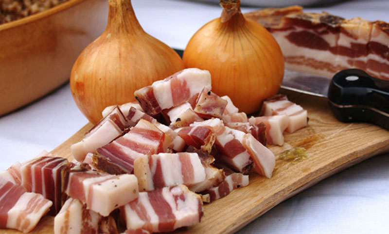 Uživajte u luku i slanini – to je superhrana za organizam!