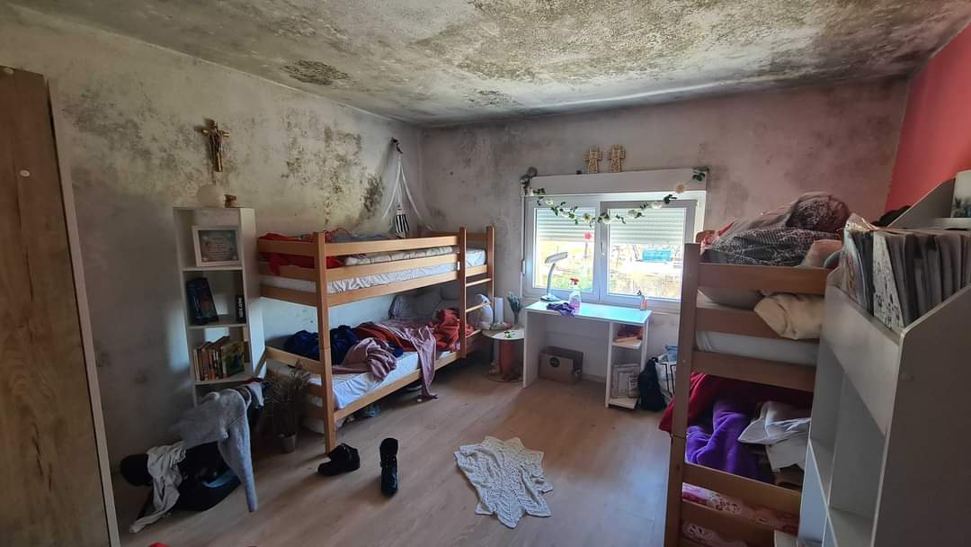 Pozovi 17062: Pomozimo obitelji s petero djece koja živi u nemogućim uvjetima!