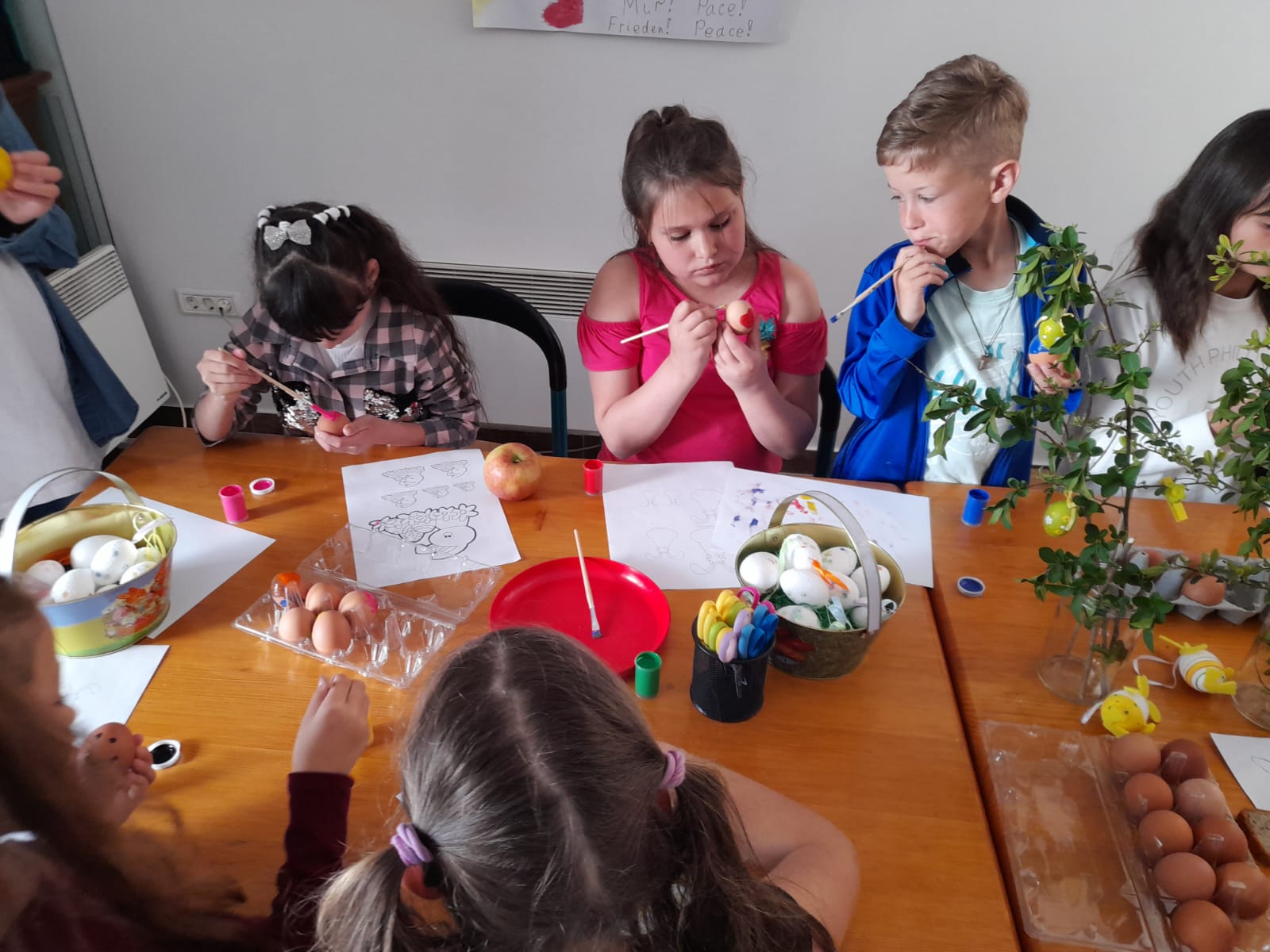 Povodom Uskrsa upriličeno druženje volontera Crvenog križa Čitluk s izbjeglicama iz Ukrajine