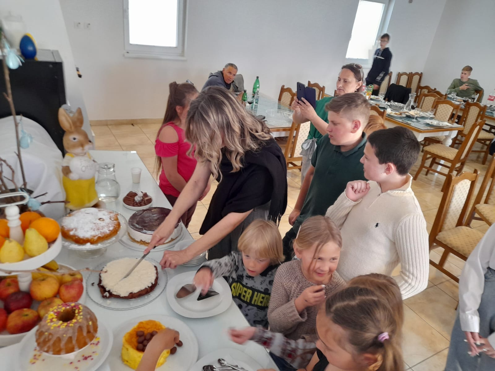 Povodom Uskrsa upriličeno druženje volontera Crvenog križa Čitluk s izbjeglicama iz Ukrajine