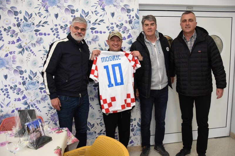 Aljoša Asanović i Mario Budimir u posjeti Udruzi “Susret”