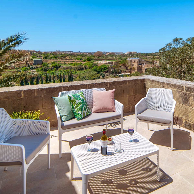 Opremite vrt ili terasu namještajem iz Salona namještaja Mališić Međugorje!