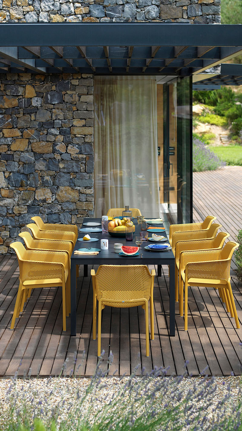 Opremite vrt ili terasu namještajem iz Salona namještaja Mališić Međugorje!