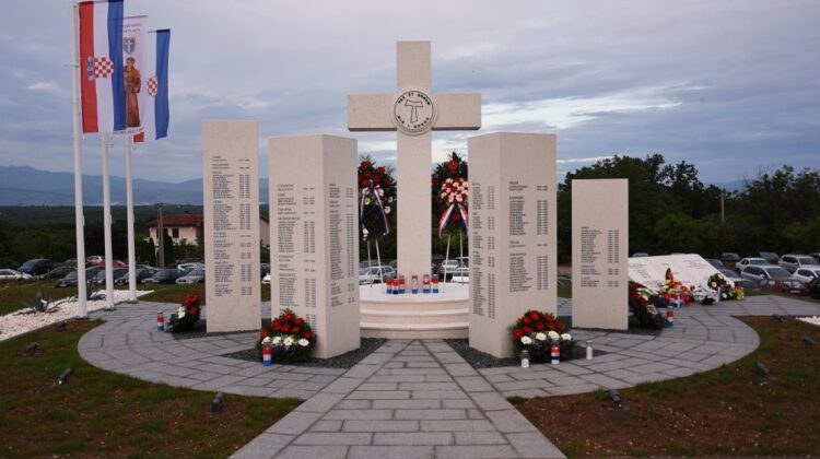 FOTO-VIDEO: Otvoreno spomen-obilježje stradalima iz župe Ploče-Tepčići