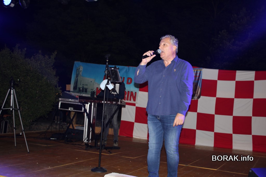 FOTO/VIDEO Jozo Vučić pred nekoliko tisuća posjetitelja održao koncert na Kočerinu