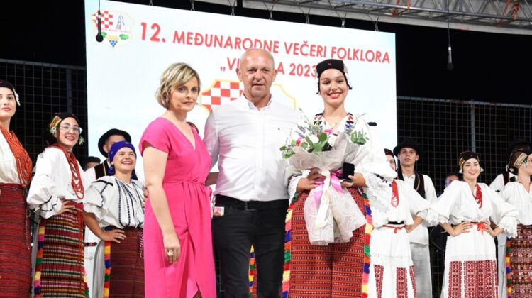 Martina Ostojić izabrana za najljepšu djevojku u baranjskoj nošnji