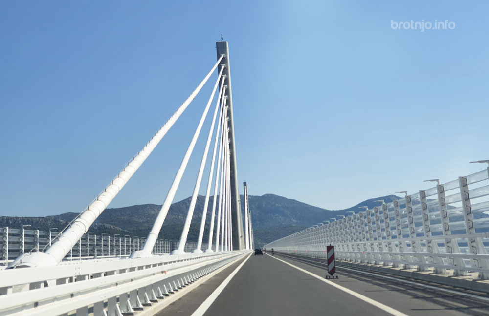 Preko Pelješkog mosta u godinu dana prošlo 2,3 milijuna vozila