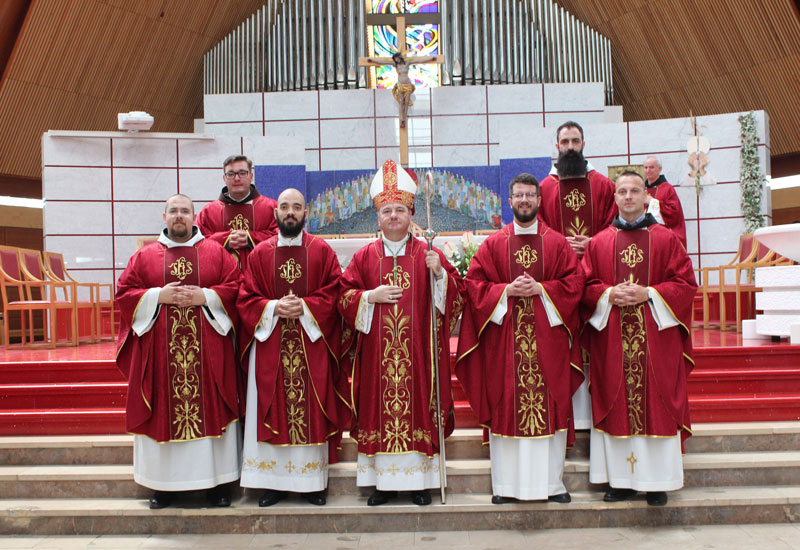 Crkva u Hercegovini bogatija za šest novih svećenika