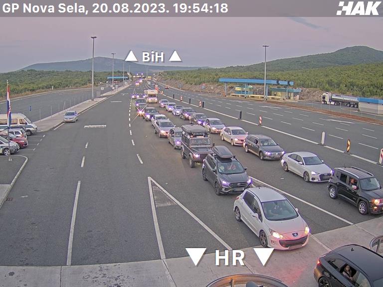 FOTO | Završili godišnji odmori: Dijaspora odlazi, gužve na izlazima iz BiH