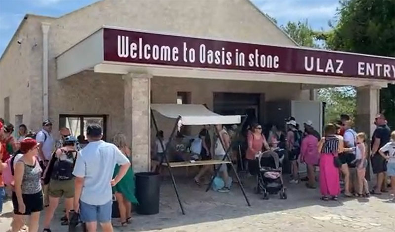 VIDEO Redovi za ulazak na vodopad Kravica: Turisti ulazak plaćaju 10€